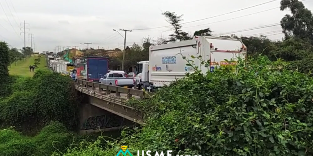 Congestión vehícular Av Boyaca 3 de Junio en Meissen