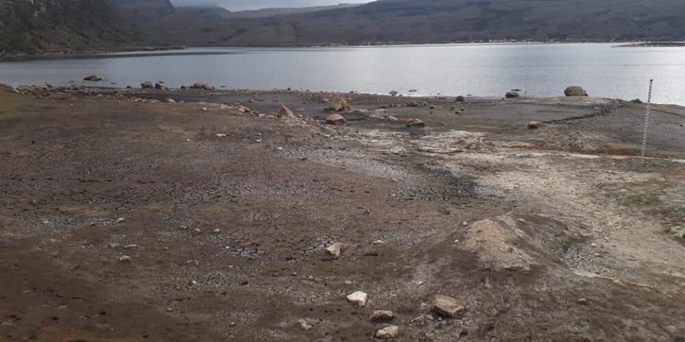 Evacuan aguas de la laguna Chisacá debido a la escasez