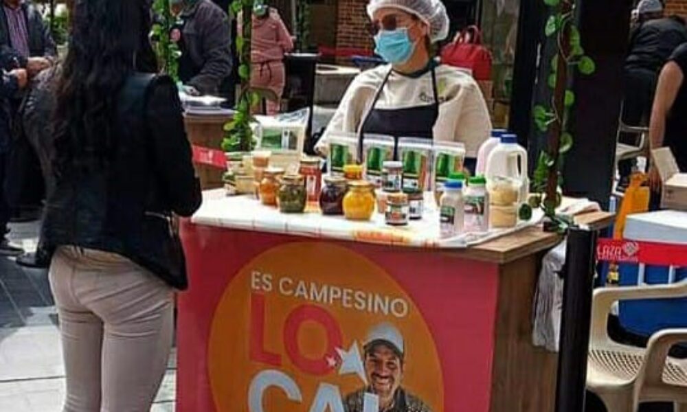 Campesinos de Usme en feria de Plaza De Las Américas