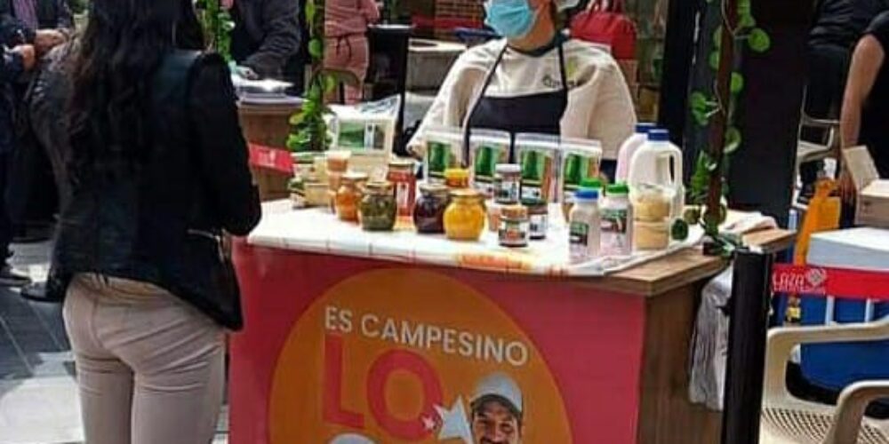 Campesinos de Usme en feria de Plaza De Las Américas