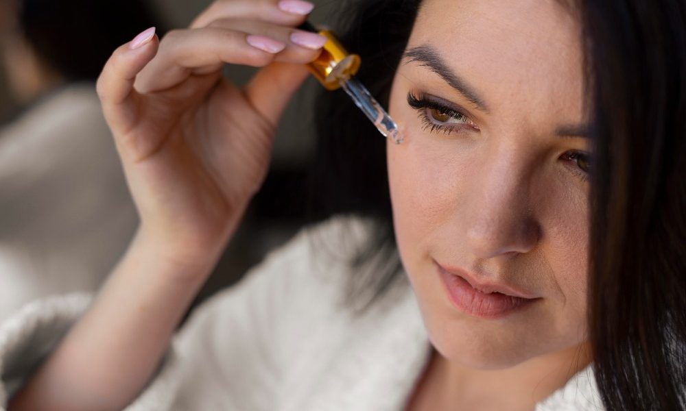 ¿Qué es el sérum Hyalu B5 y cómo puede mejorar tu rutina de cuidado facial?