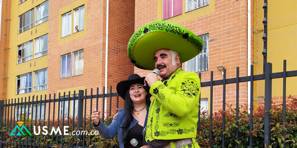 Vicente Fernández y Ana Gabriel de Yo Me Llamo en tarima móvil en Usme. Serenata del Día del Padre🎊🎉