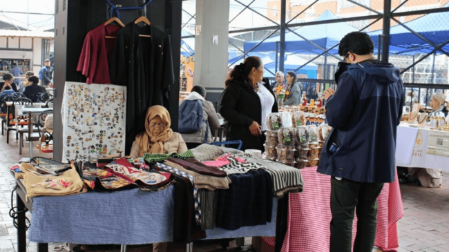 La feria de derechos en Usme: trámites, danzas y vecinos en el mismo lugar