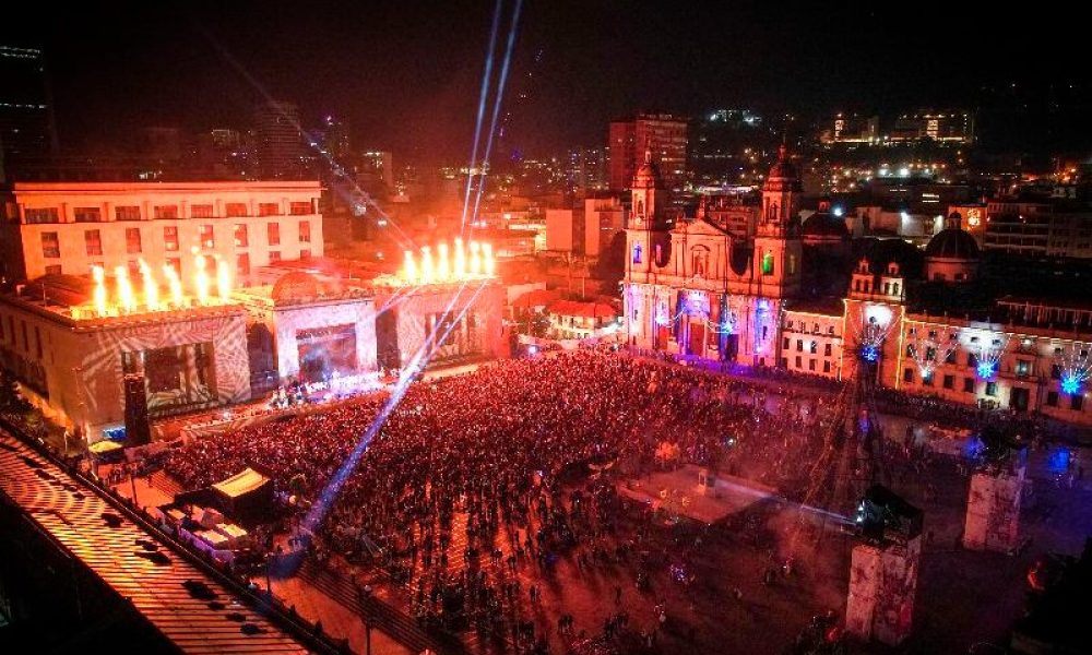 🎇 “La Ciudad Imaginada” — Espectáculo inmersivo en la Plaza de Bolívar
