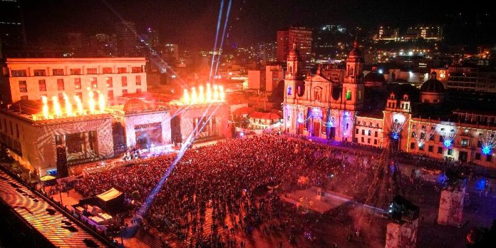 🎇 “La Ciudad Imaginada” — Espectáculo inmersivo en la Plaza de Bolívar